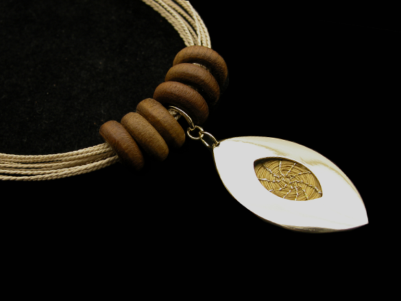 Buriti necklace with wood and Golden Grass